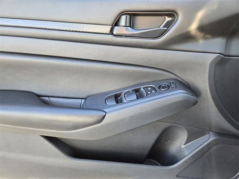 Used 2025 Nissan Altima 2.5 S image 17