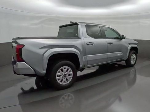 Certified 2025 Toyota Tacoma SR5 AWD/4WD image 10