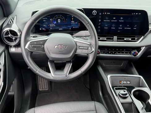 New 2026 Chevrolet Equinox LT w/ Convenience Package II FWD image 7