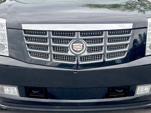 Used 2010 Cadillac Escalade ESV Luxury AWD/4WD image 23