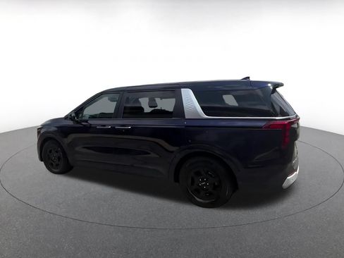 Used 2026 Kia Carnival FWD image 8