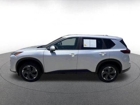 Used 2025 Nissan Rogue SV AWD/4WD image 8