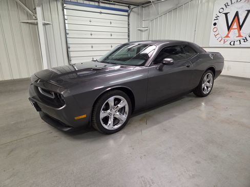 Used 2013 Dodge Challenger R/T Plus image 2