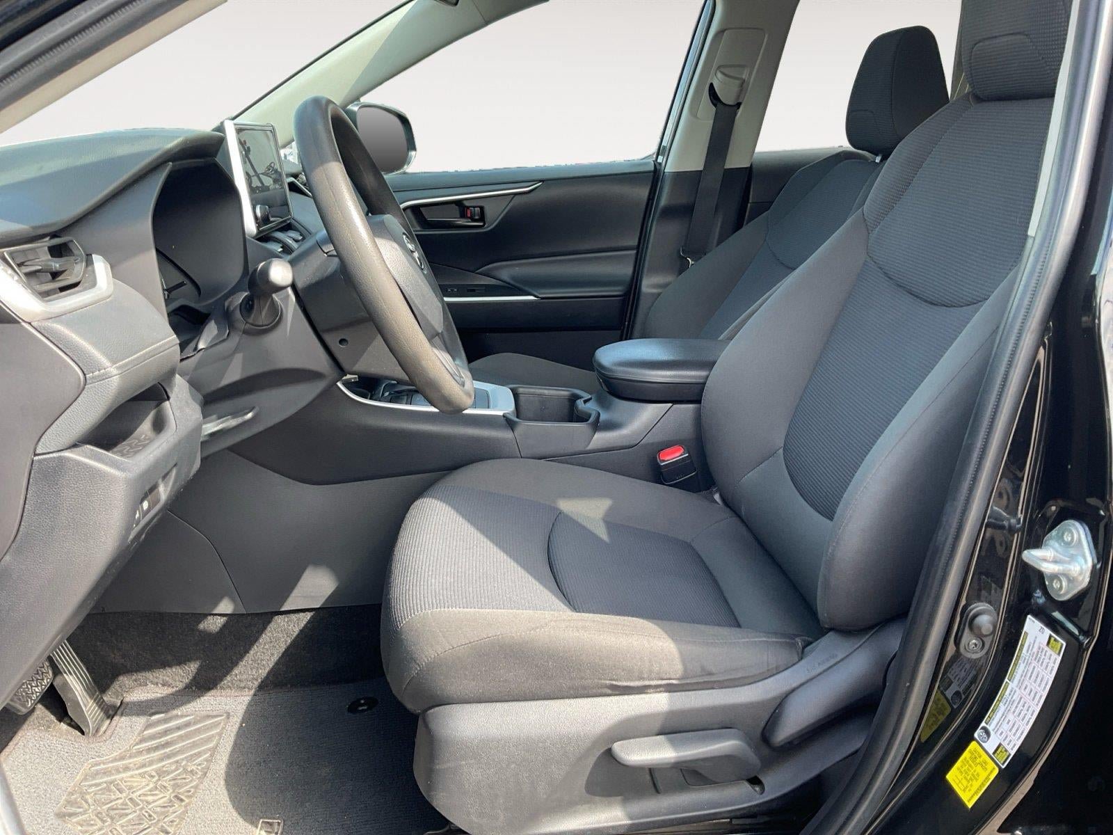 Used 2024 Toyota RAV4 LE AWD/4WD image 9