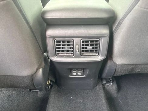 Used 2025 Toyota RAV4 XLE AWD/4WD image 27