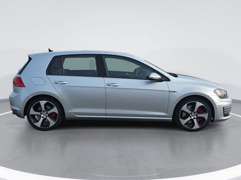 Used 2017 Volkswagen GTI SE image 2