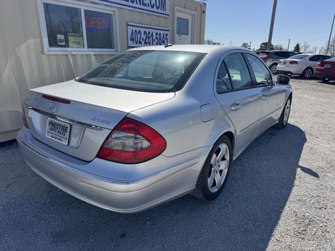 Used 2007 Mercedes-Benz E 550 4MATIC Sedan image 4
