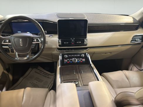 Used 2019 Lincoln Navigator L Select RWD image 19