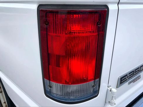 Used 2014 Ford E-350 and Econoline 350 XLT RWD image 27