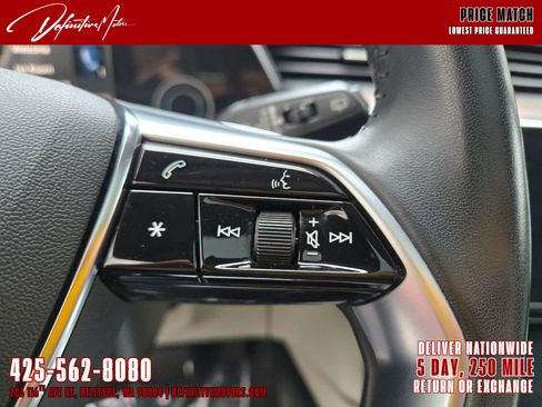 Used 2019 Audi e-tron Prestige w/ Prestige Package image 32