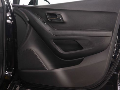 Used 2020 Chevrolet Trax LS w/ Tint and Cruise Package FWD image 9