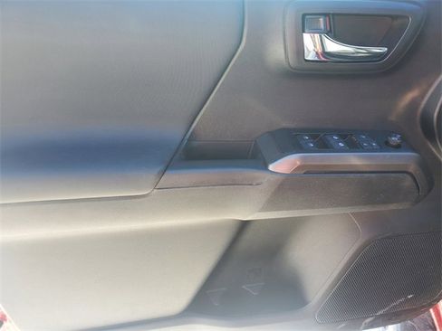 Used 2022 Toyota Tacoma TRD Off-Road image 15