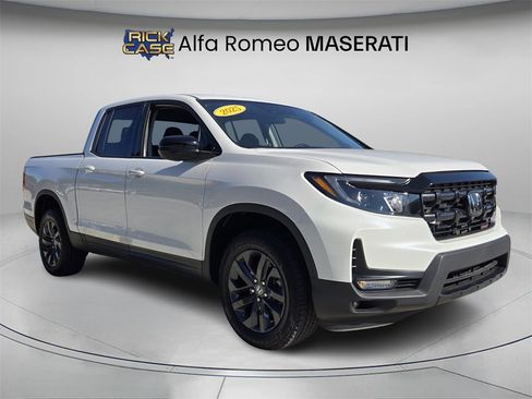 Used 2025 Honda Ridgeline Sport image 10