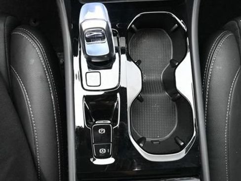 Used 2025 Volvo XC40 B5 Plus AWD/4WD image 11