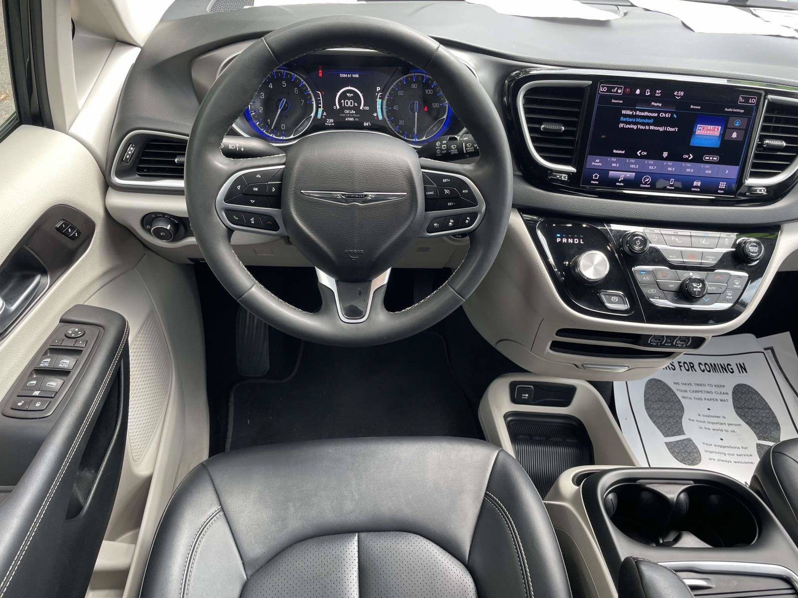 Used 2024 Chrysler Pacifica Touring-L FWD image 11