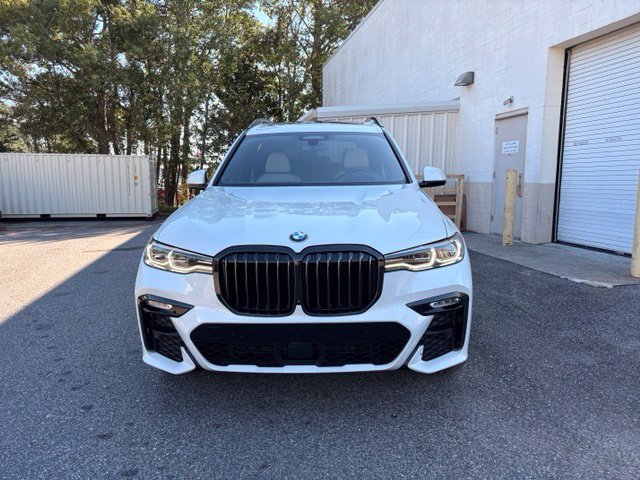 Used 2021 BMW X7 xDrive40i w/ M Sport Package AWD/4WD image 2