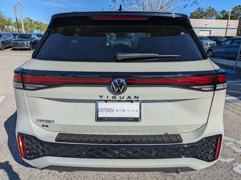 Certified 2026 Volkswagen Tiguan SE R-Line FWD image 5