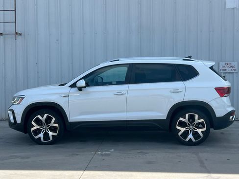 Used 2022 Volkswagen Taos SEL w/ Panoramic Sunroof Package AWD/4WD image 8