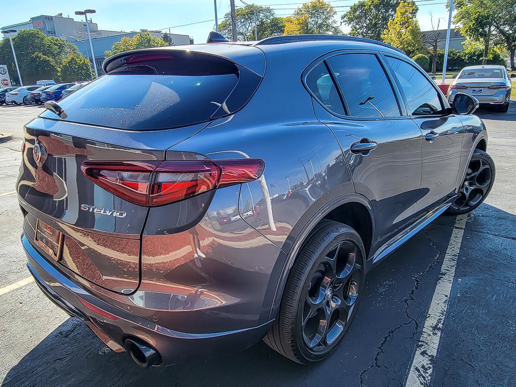Used 2022 Alfa Romeo Stelvio Veloce AWD/4WD image 7