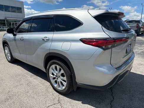 Used 2023 Toyota Highlander Limited AWD/4WD image 4