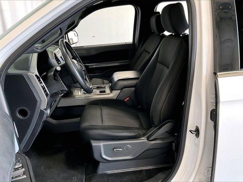 Used 2018 Ford Expedition XLT image 15