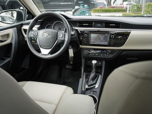 Used 2015 Toyota Corolla LE image 28