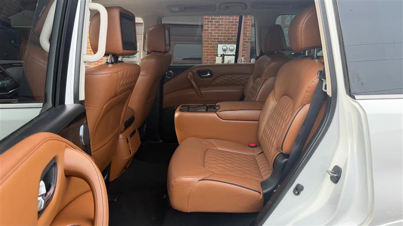 Used 2018 INFINITI QX80 4WD w/ Deluxe Technology Package image 16