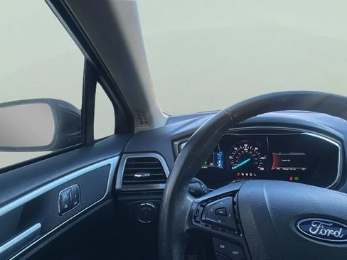 Used 2018 Ford Fusion Energi SE FWD image 22