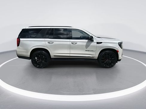 Used 2024 GMC Yukon Denali w/ Advanced Technology Package AWD/4WD image 9