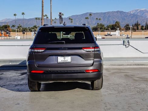 New 2025 Jeep Grand Cherokee Altitude image 7