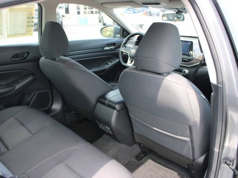 Used 2024 Nissan Altima 2.5 SV FWD image 32