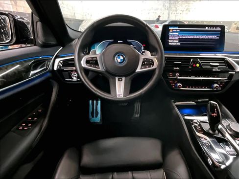 Used 2023 BMW 530e xDrive w/ Executive Package image 8