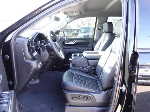 Used 2023 GMC Sierra 1500 Elevation image 17