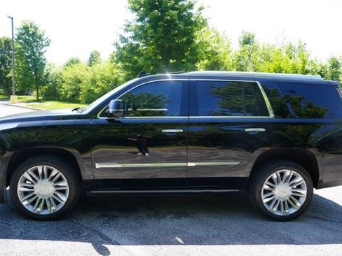 Used 2017 Cadillac Escalade Platinum AWD/4WD image 5