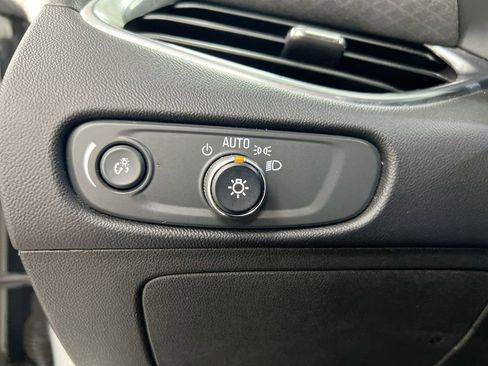 Used 2017 Chevrolet Malibu LT image 18