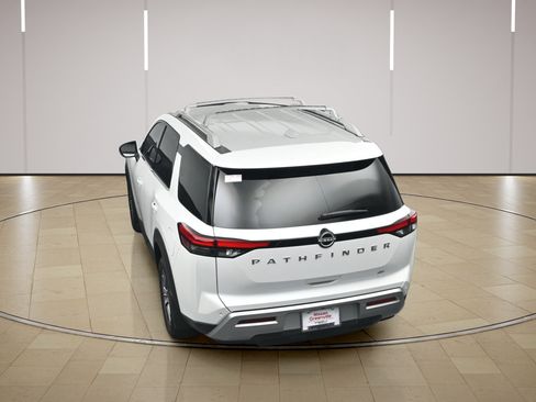 Certified 2025 Nissan Pathfinder SL FWD image 36