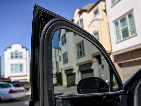 Used 2018 Bentley Bentayga image 42