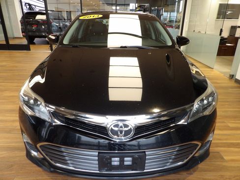 Used 2013 Toyota Avalon XLE Premium image 2