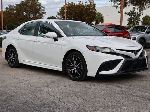 Used 2023 Toyota Camry SE image 2