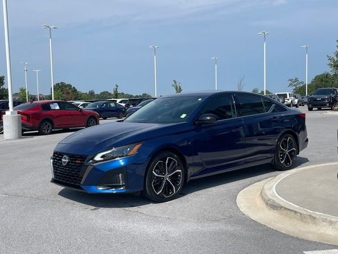 Used 2024 Nissan Altima 2.5 SR w/ SR Premium Package FWD image 4