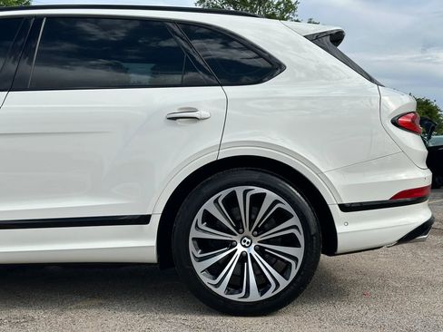 Used 2021 Bentley Bentayga AWD/4WD image 5