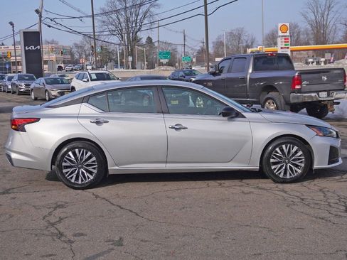 Used 2024 Nissan Altima 2.5 SV image 15