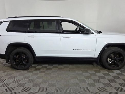 Used 2023 Jeep Grand Cherokee L Limited w/ Black Appearance Package AWD/4WD image 10