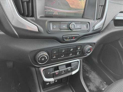 Used 2024 GMC Terrain SLE image 14