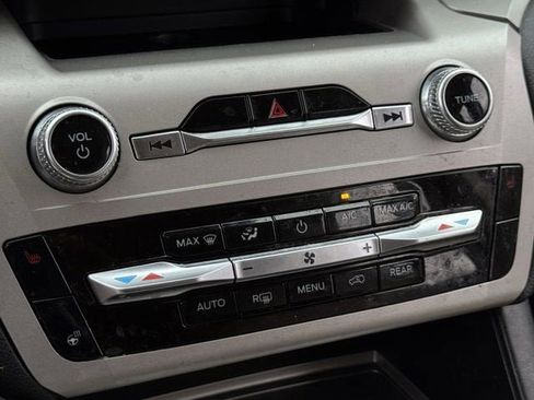 Used 2022 Ford Explorer XLT w/ Equipment Group 202A image 20