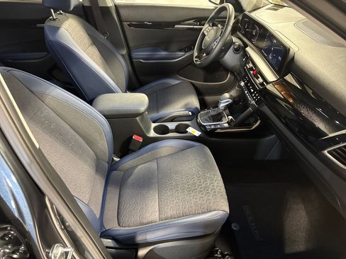 Certified 2025 Kia Seltos S image 28