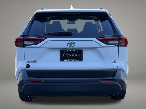 Used 2021 Toyota RAV4 LE AWD/4WD image 4