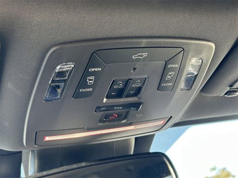 Used 2023 Toyota Sienna Platinum image 19