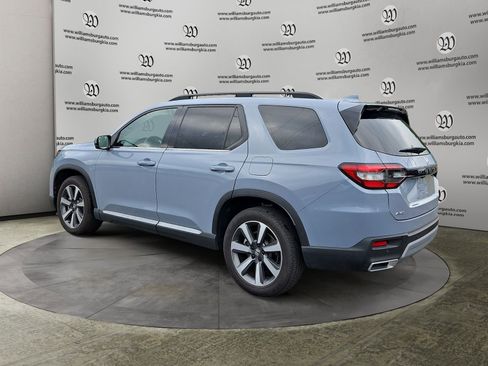 Used 2025 Honda Pilot Touring image 3