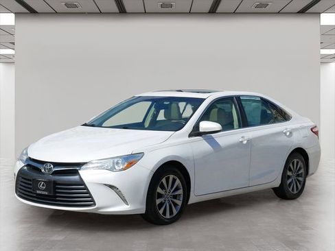 Used 2015 Toyota Camry XLE w/ Moonroof Package FWD image 2